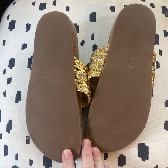 Ulla Johnson size 38 never worn gold sandals - Picture 2 of 2